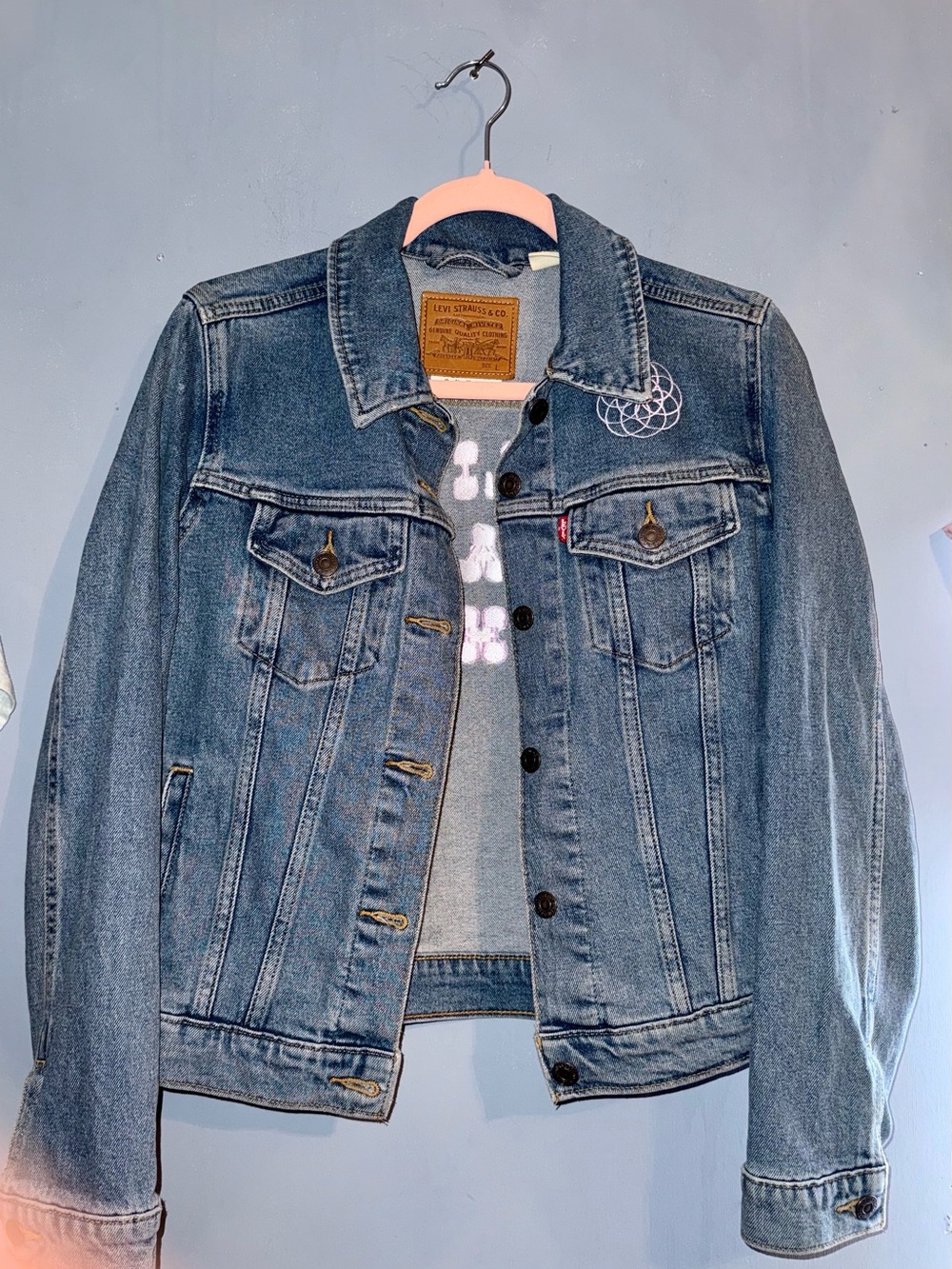 Levi’s Premium Denim Jacket Large Custom Embroidered Graphic Back